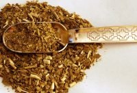 Mate tradicional con bombilla y yerba mate