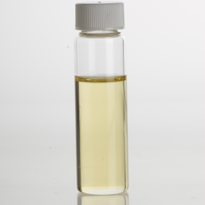 Oleorresina de copaiba en frasco, usada para cicatrizar heridas
